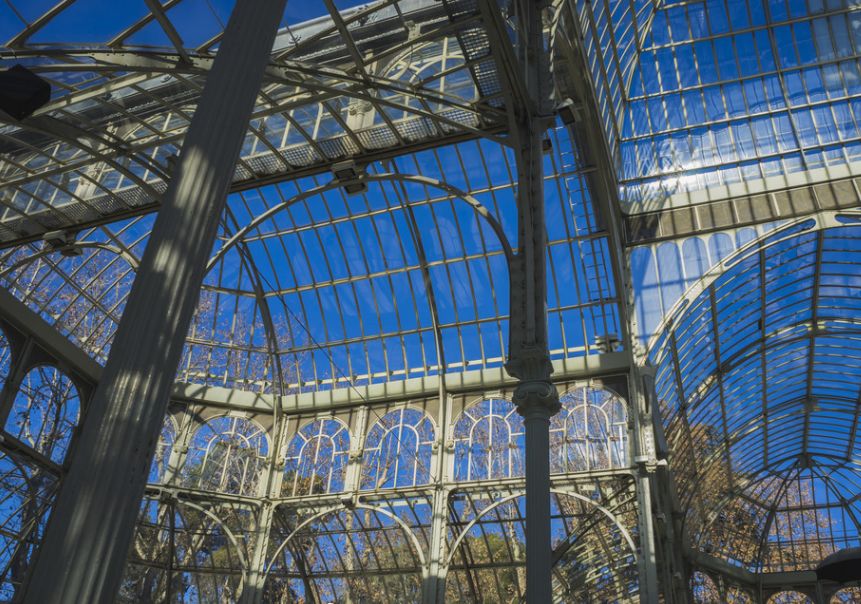 这个宫殿不愧是水晶宫,整座房子都是透明的,让人惊叹