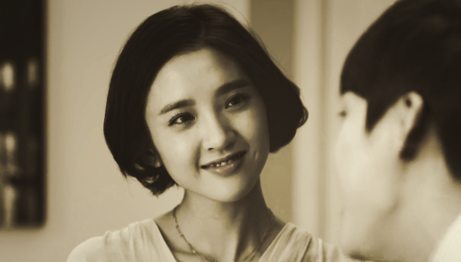 唐艺昕老照片风格美图截修,很适合笑容甜甜的她