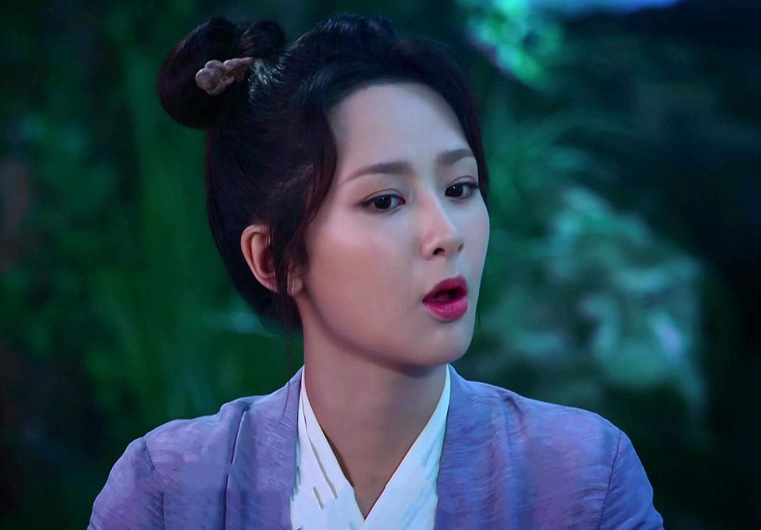 杨紫古装剧:呆萌姑娘楞为公子治病 举起小刀插之!