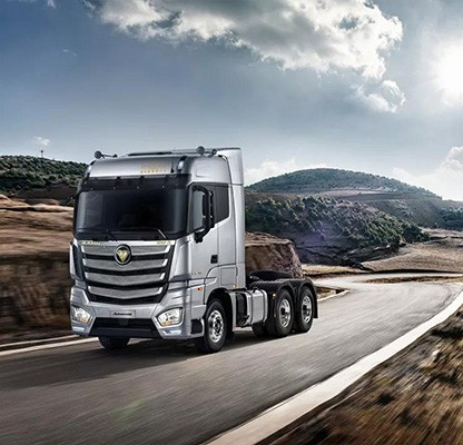 想要飞驰巴音布鲁克?交给欧曼超级重卡