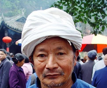 四川人头缠白布是为诸葛亮戴孝:金庸的说法是正确的吗?了解一下
