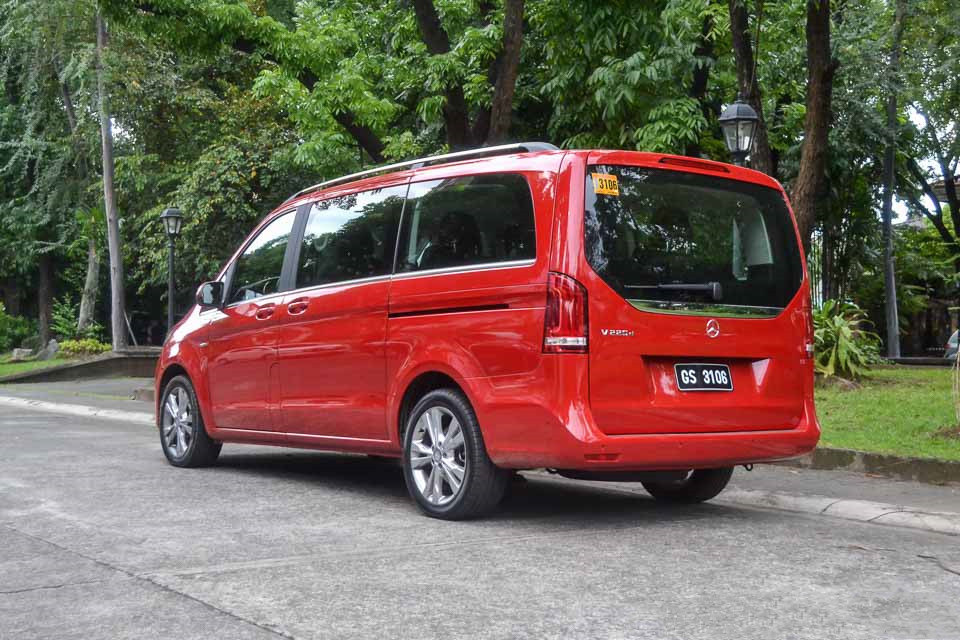 奔驰v220d,一款时尚的高档豪华面包车