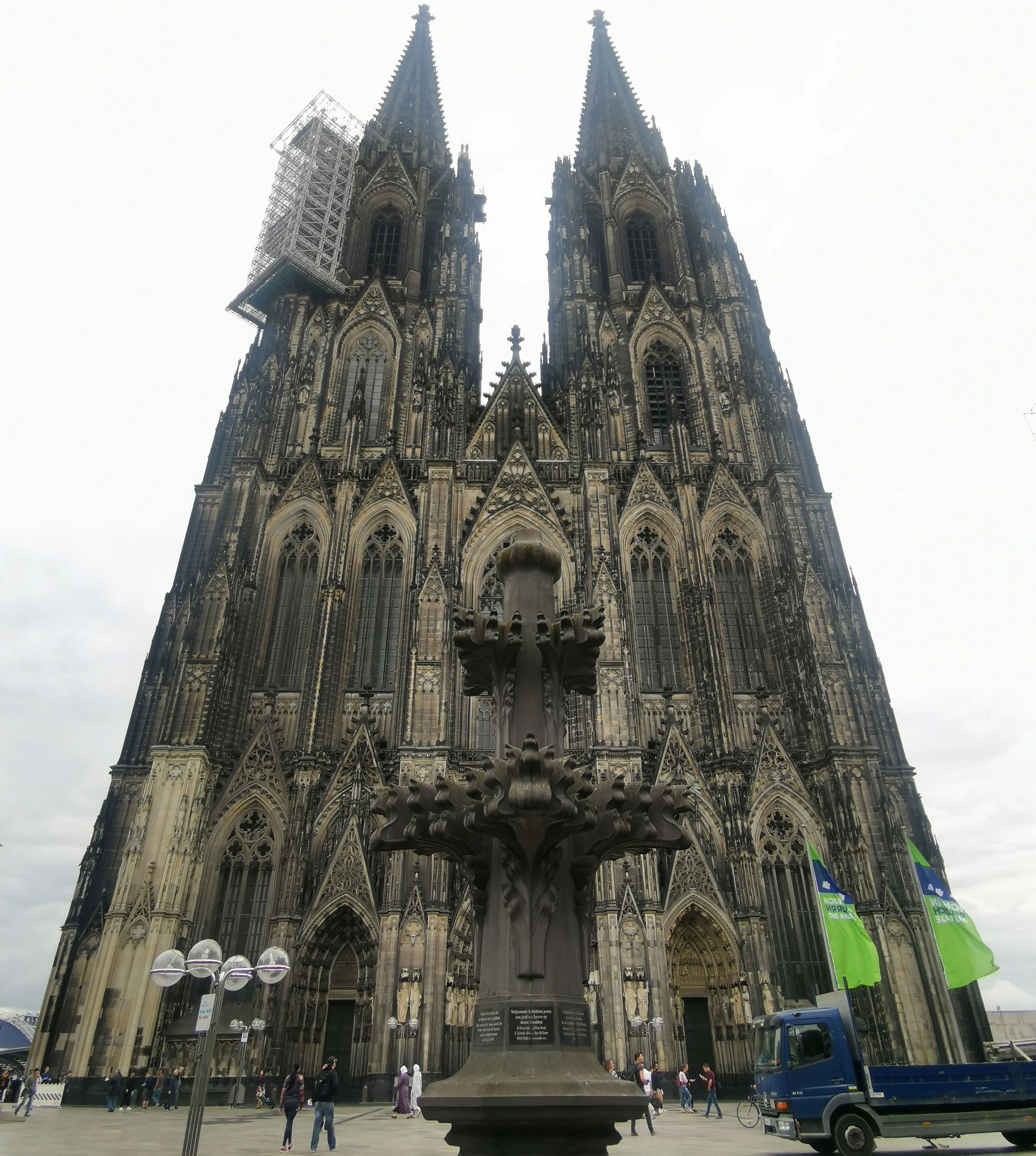 科隆大教堂是位于德国科隆的一座天主教主教座堂,是标志性建筑物