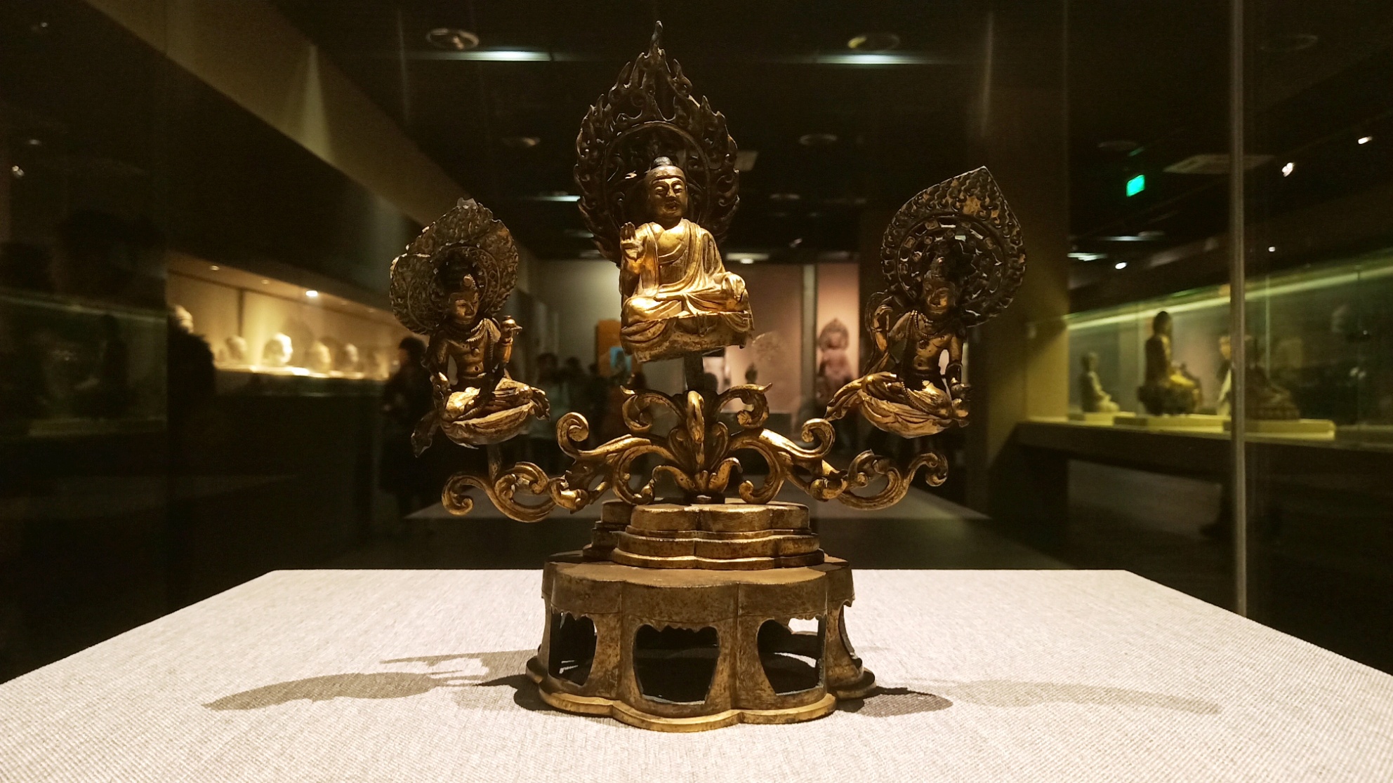 绵绵细雨中参观西安博物院的佛教造像展