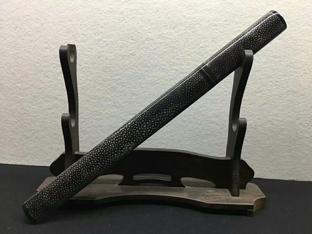 珍珠鱼皮烧刃唐刀:全长50cm,刃长31cm,刃宽3.2cm,厚0.