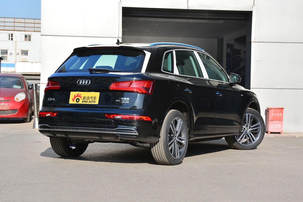 2020款奥迪q5l 2.0t自动45 tfsi尊享运动型