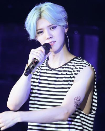 盘点娱乐圈染过彩色头发的明星,萧敬腾潮流,吴亦凡鹿晗帅气