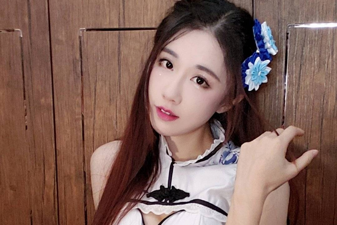 轩子巨2兔在线挑战换装cos,戏精附体演技魅惑可爱,超管也不想封