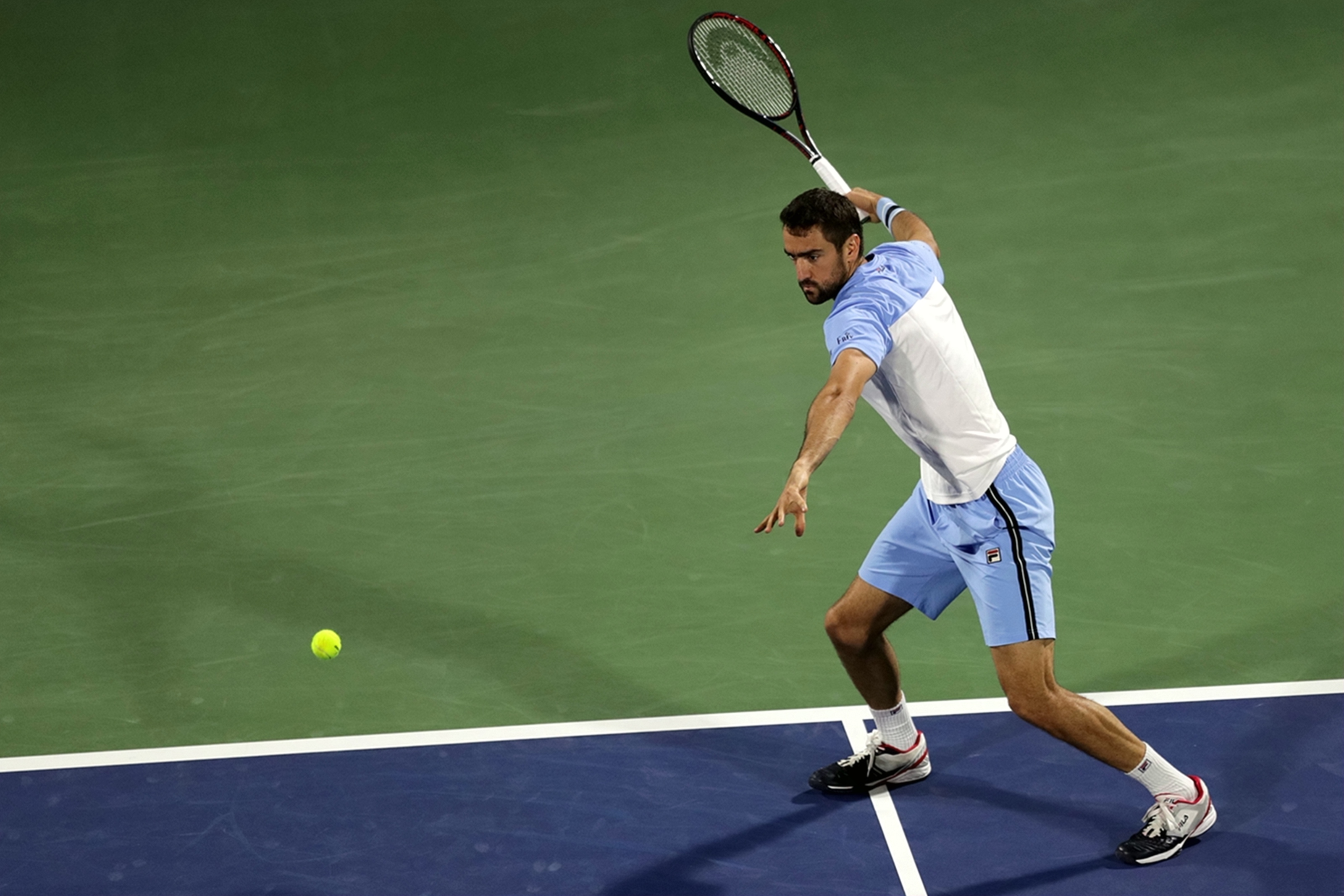 当地时间2月26日,在2019年atp迪拜网球赛单打首轮比赛中,法国选手