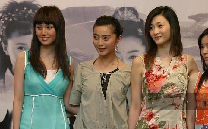 《小鱼儿与花无缺》主演范冰冰袁泉李小冉柏雪合照,差距一看便知