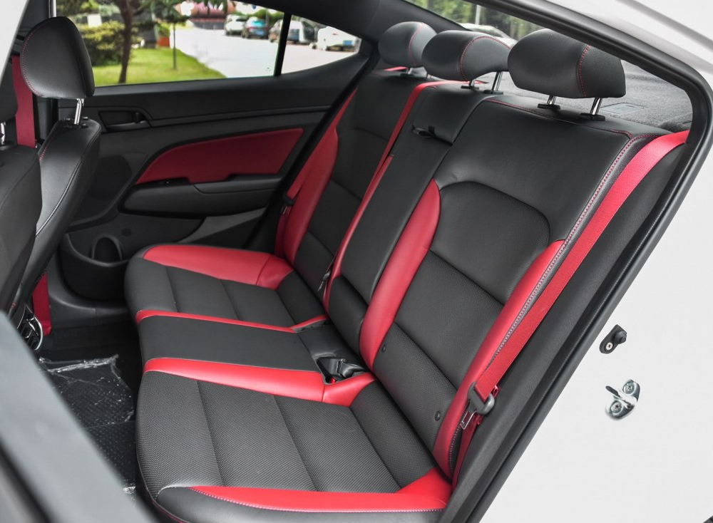 乘坐感受一般,内饰风格较深沉,带你领教这款北京现代领动