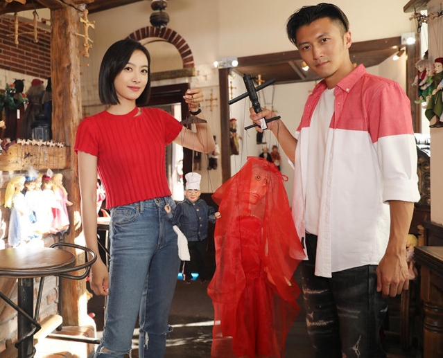 谢霆锋宋茜录节目,被路人误认为情侣,两人反应很可爱!