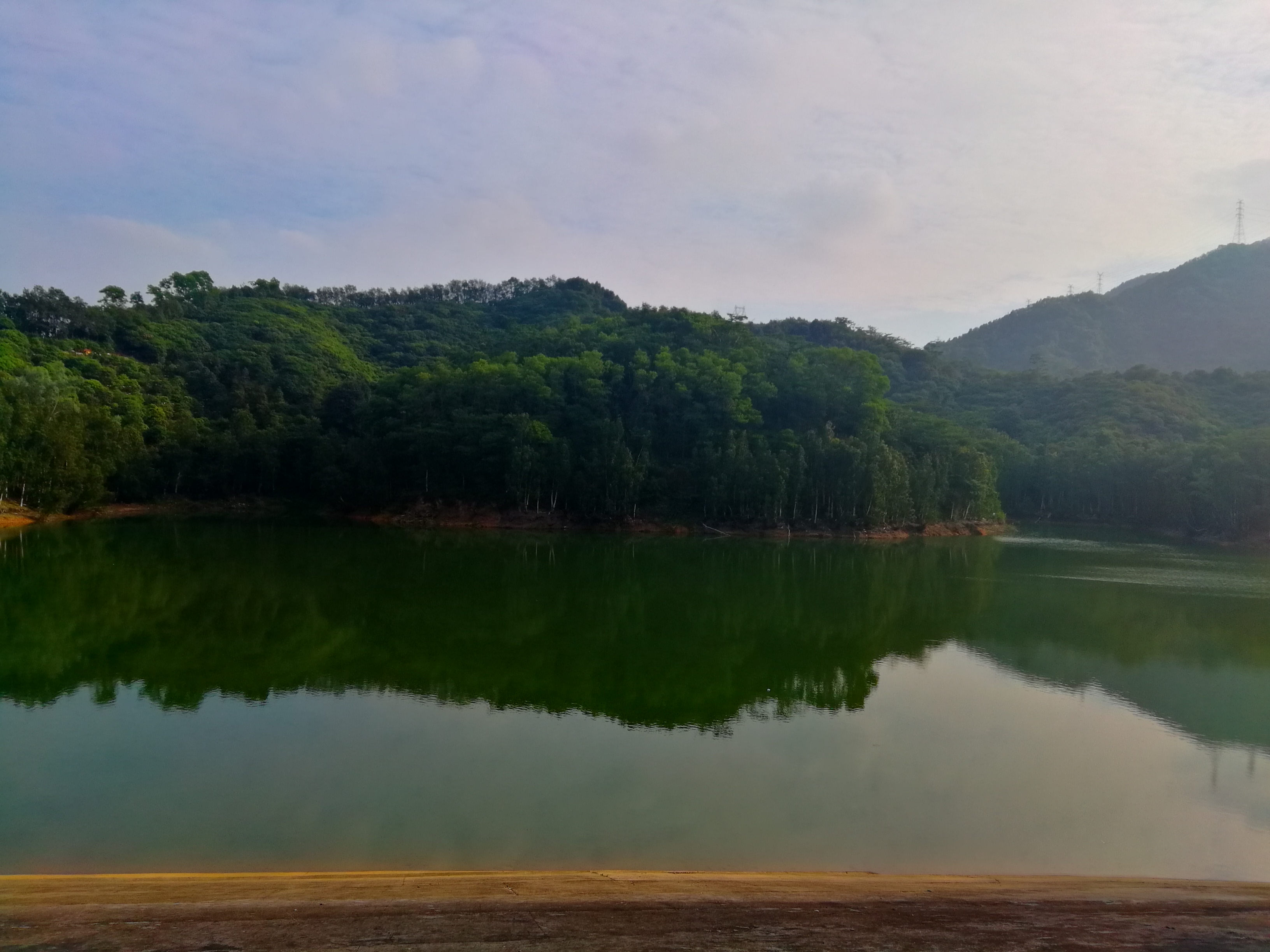 深圳羊台山森林公园里的赖屋山水库.景色迷人