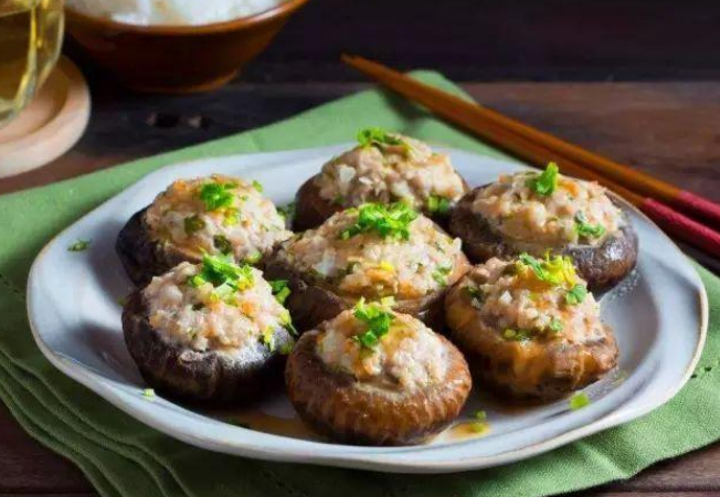 特色菜:干锅花菜,百合小炒,小炒牛肉,香菇酿