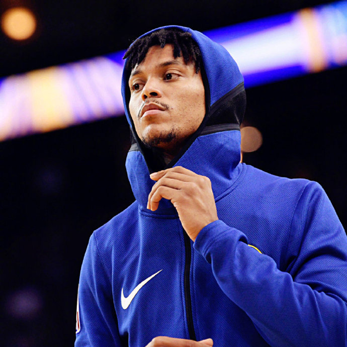 达米安.李(库里妹夫)赛前热身