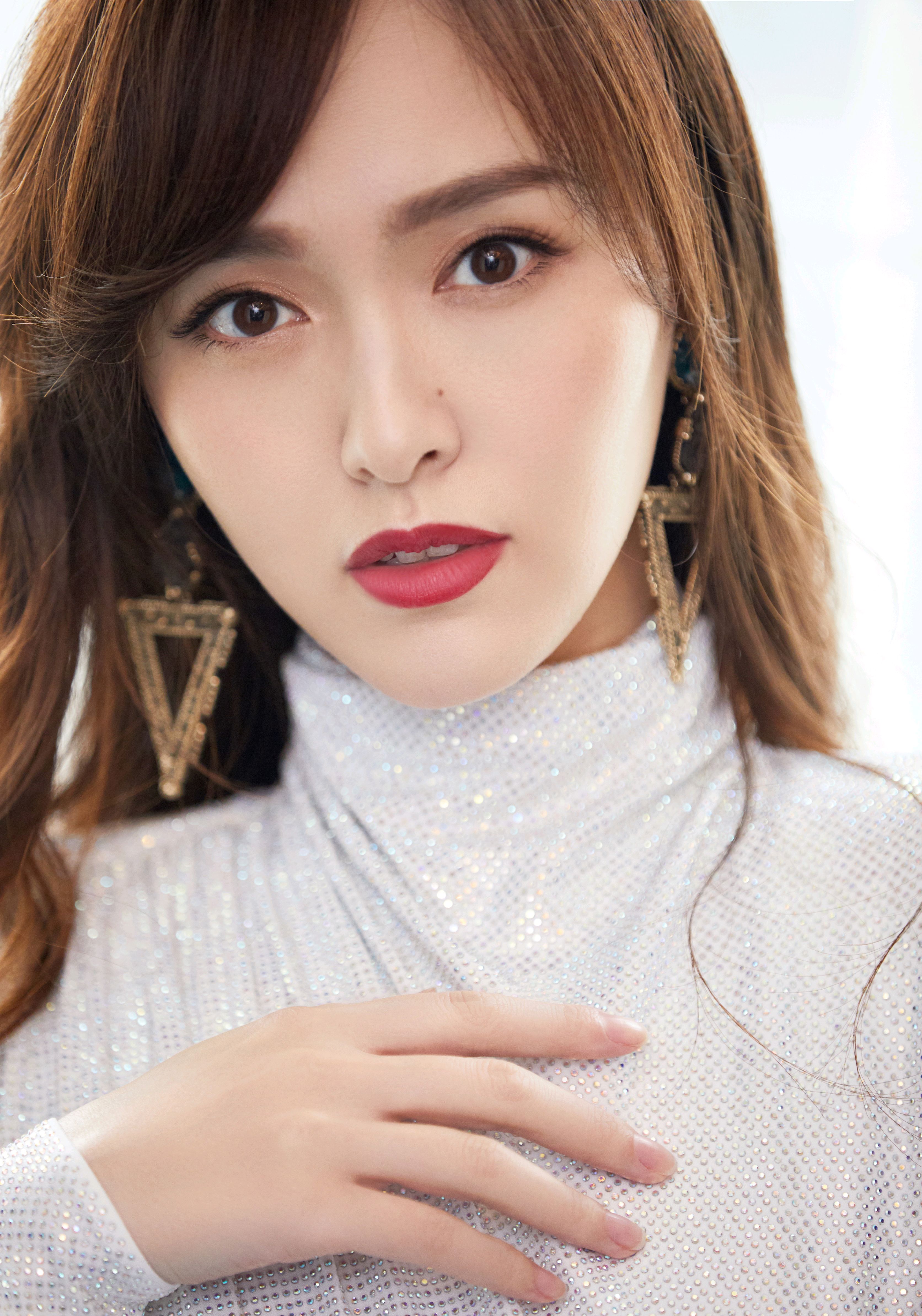 唐嫣,1983年12月6日出生于上海市,毕业于中央戏剧学院表演系本科班