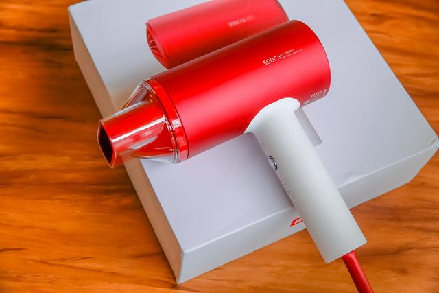 好看又好用,小米生态链素士负离子吹风打造快速干发黑科技