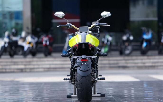 国产太子升仕310v,外观堪比杜卡迪,配abs 电喷,极速可达150km