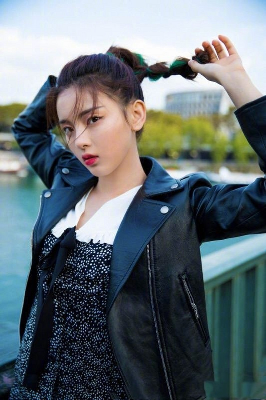 "村花"又名"锦鲤"的杨超越被时尚编辑张宇称赞,从小时候被骗去打工到