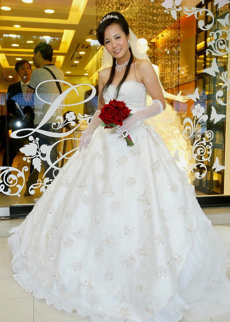 陈仙梅,1975年6月7日出生于中国台湾台北,毕业于台湾戏曲学院,中国