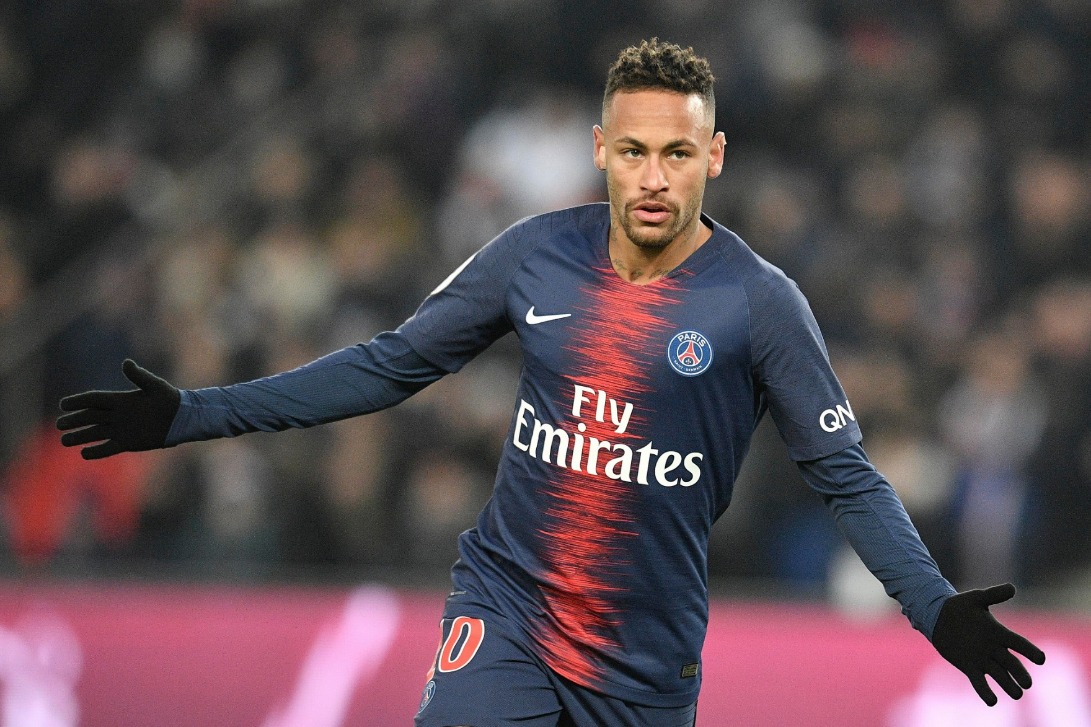 巴西足协和家人支持内马尔