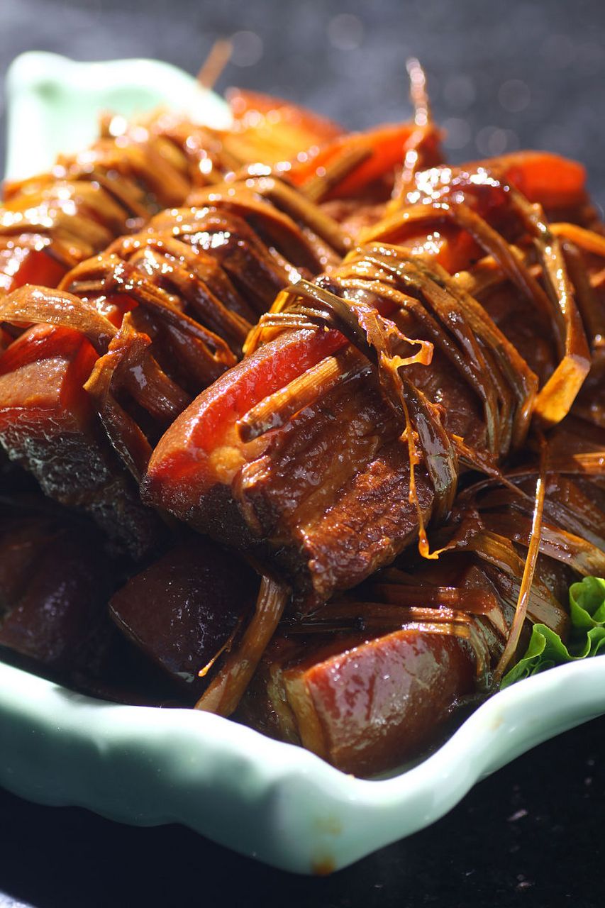 山东,这片历史厚重,文化灿烂的土地,拥有无数美食等待人们去探索.