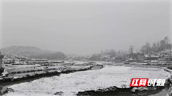 组图丨凤凰县腊尔山迎来今冬第一场雪