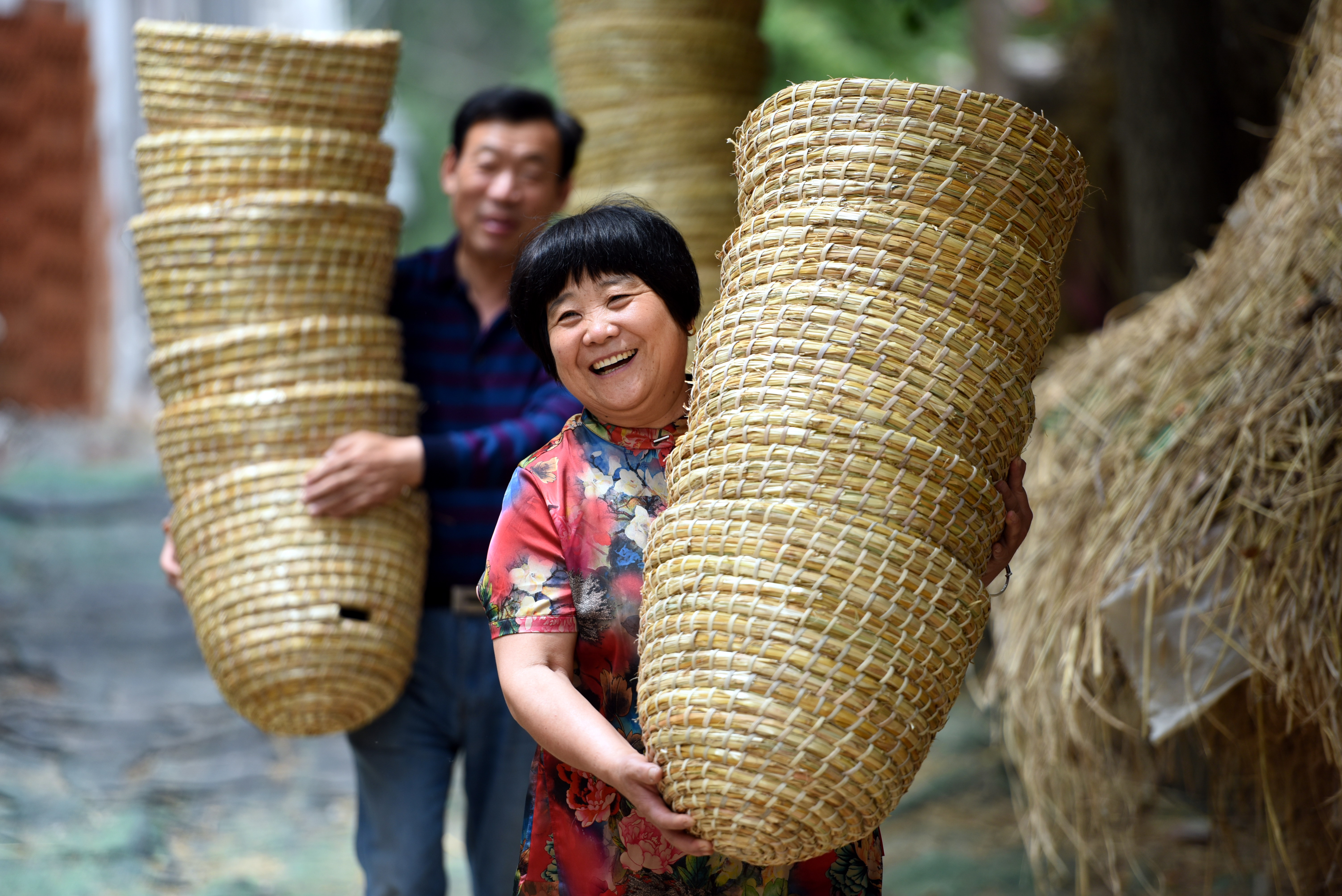 山东郯城:秸秆编出脱贫致富路(1)