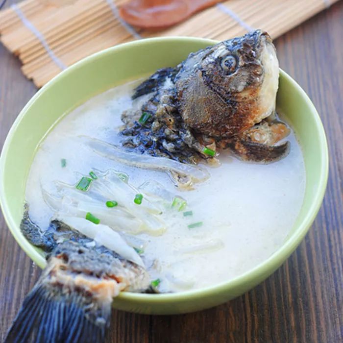 萝卜丝鲫鱼汤:奶白鲜香!好喝极了