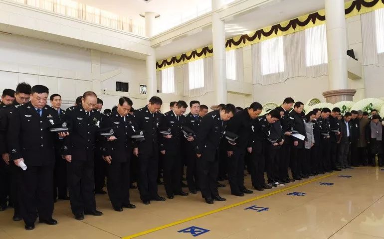 崔嵬同志遗体告别仪式在临沂市殡仪馆举行