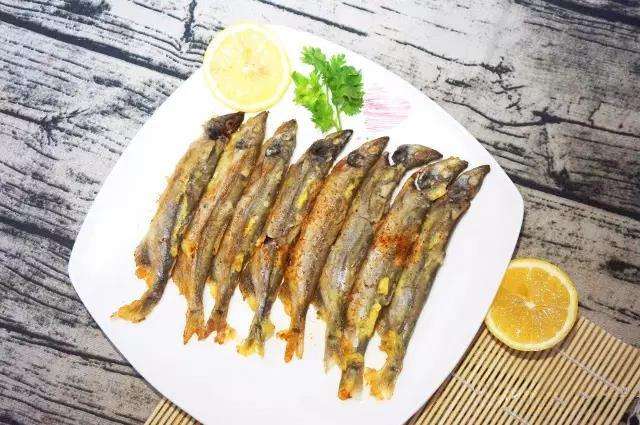 益智补身的香煎多春鱼,好吃到停不下来