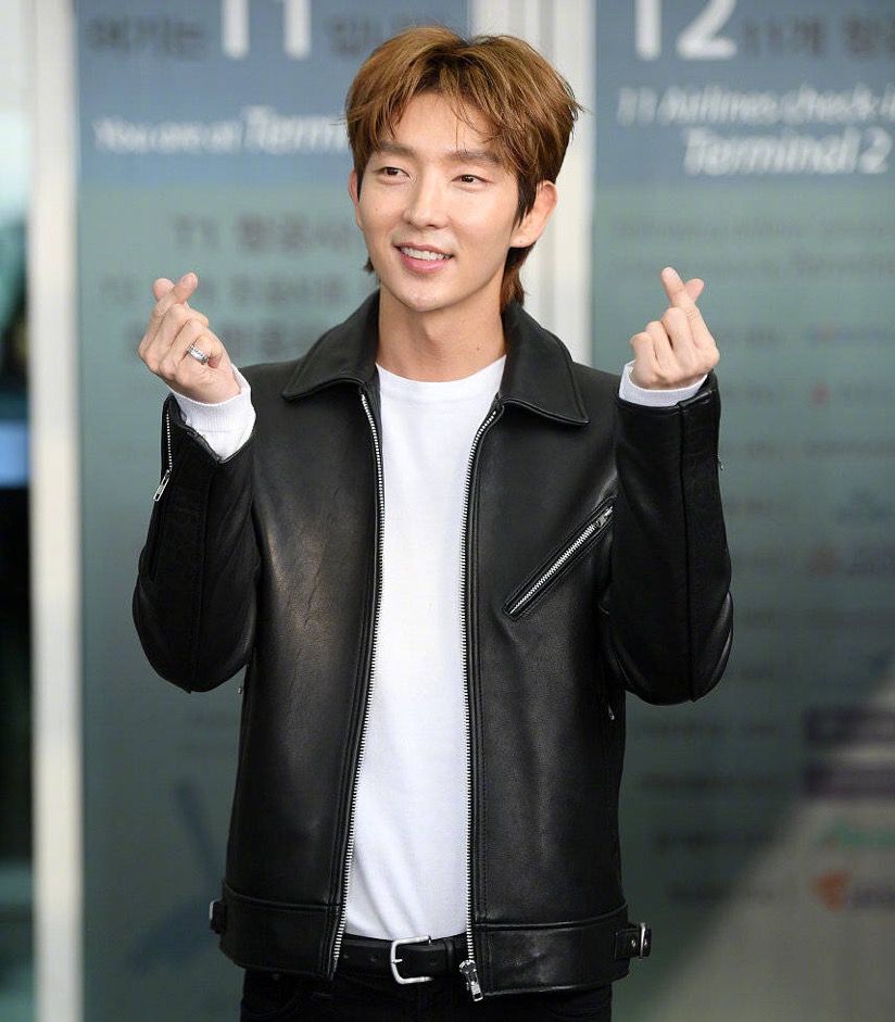 韩国第一美男李准基,现身我国上海机场,真的很帅