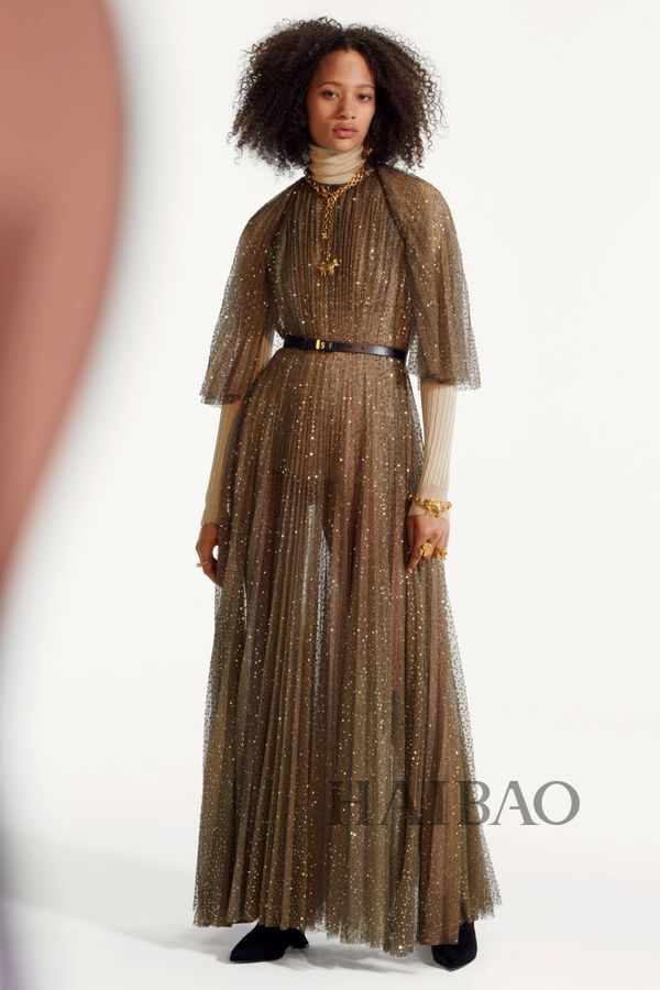 迪奥(dior) 2019早秋女装系列lookbook:从神秘部落来到如梦似幻的午夜