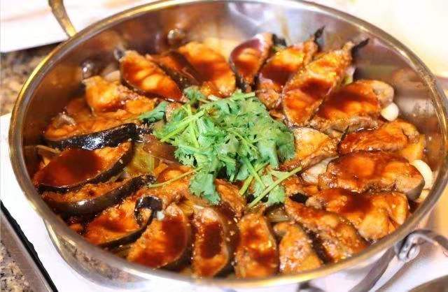 清江鱼焖锅味道独特,这是一道营养又特别的健康的菜品