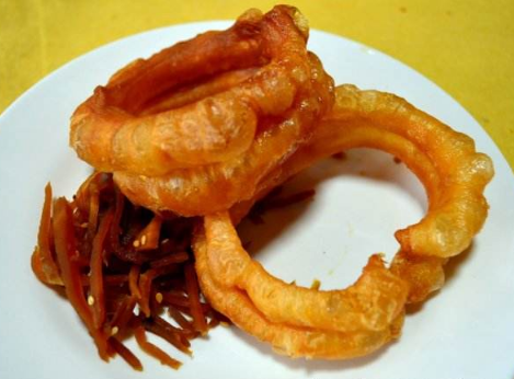 到北京一定要吃的地道小吃,老北京"焦圈",号称十三绝之一