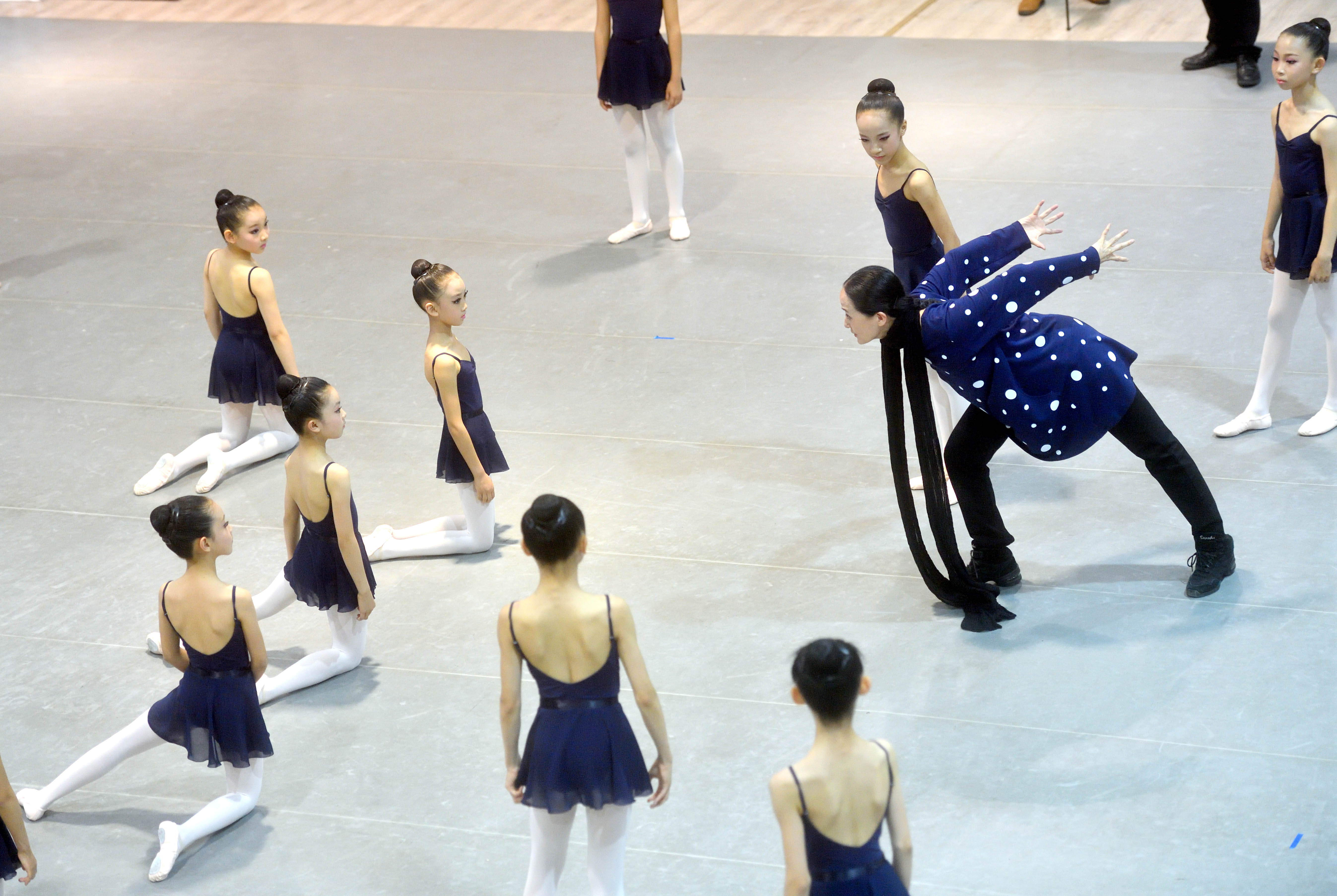 中芭原创舞剧《九色鹿》走进北京劲松四小(1)