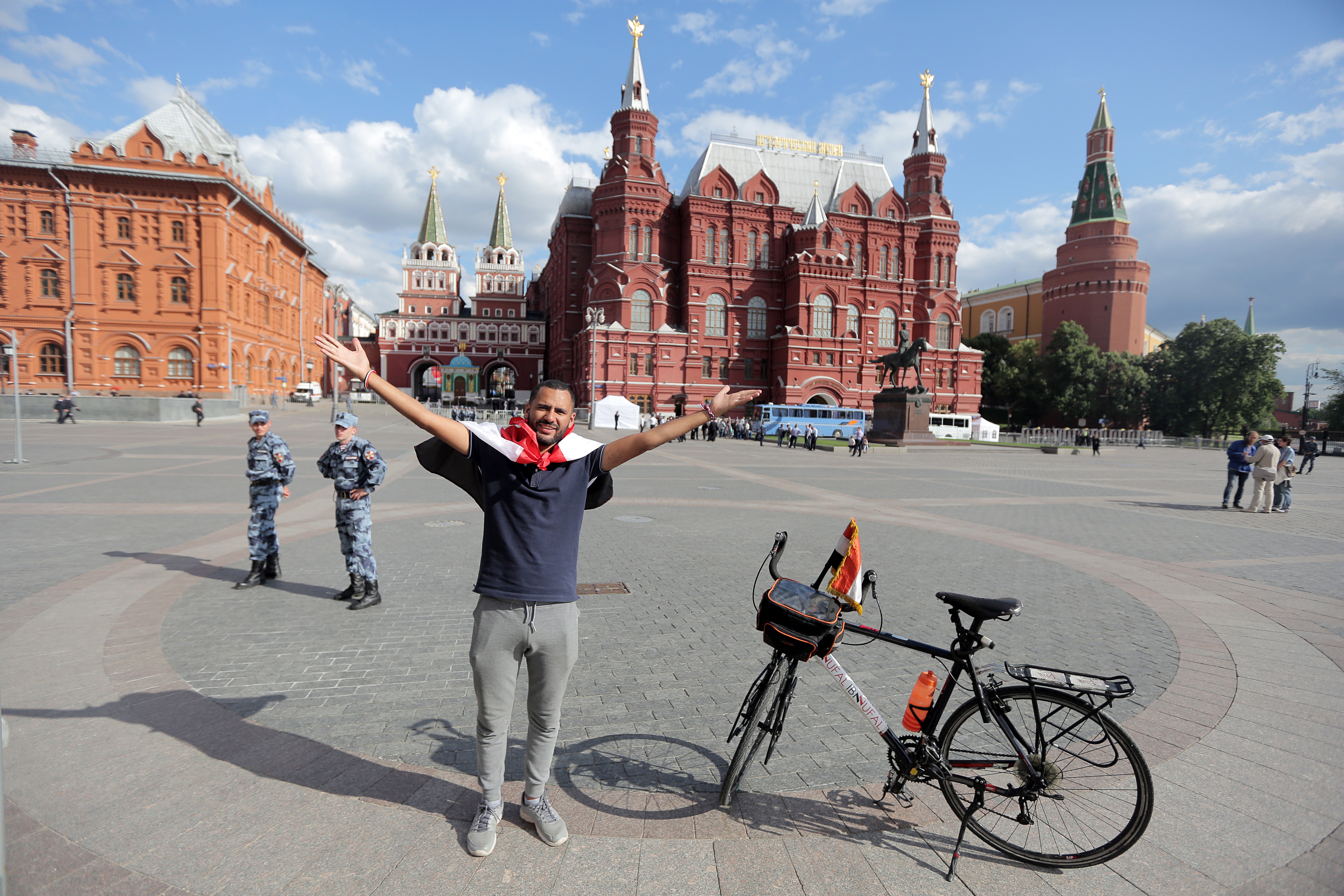 俄罗斯世界杯——埃及球迷千里骑行支持国家队(7)