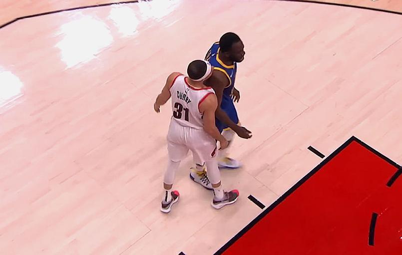 格林学哈登碰瓷成功,反遭小库里怒喷,结果追梦这次认怂了