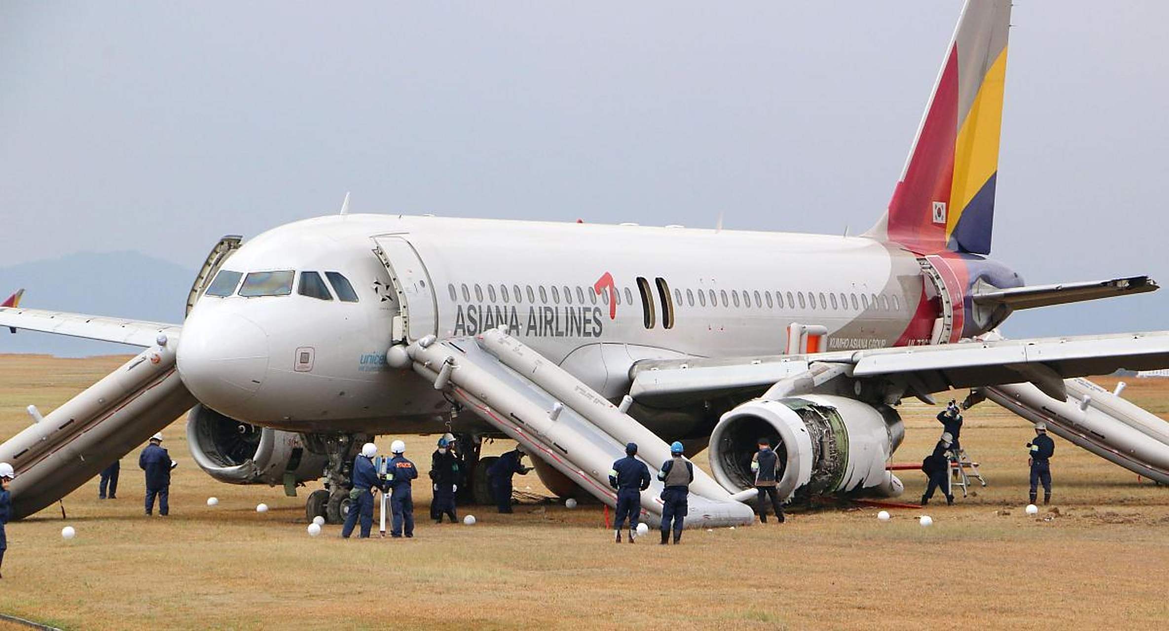 近日,一架印度航空客机在起飞过程中发生了一起乘客手机爆炸事件,飞机