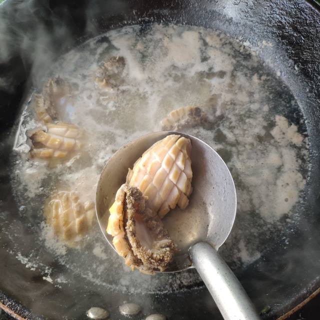 q弹嫩滑的浇汁鲍鱼,教你在家也能做!