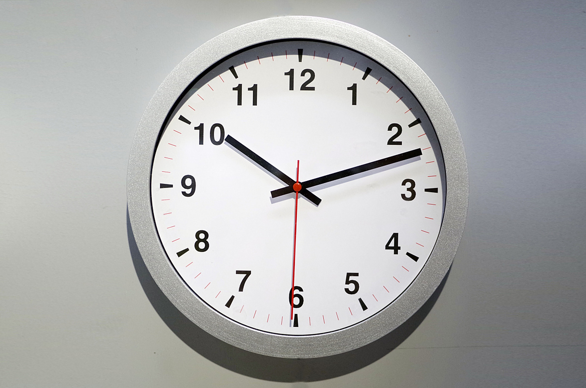 同样是12:30分 70后会说12点6个字 80后会说12点半 90后会说12点30分