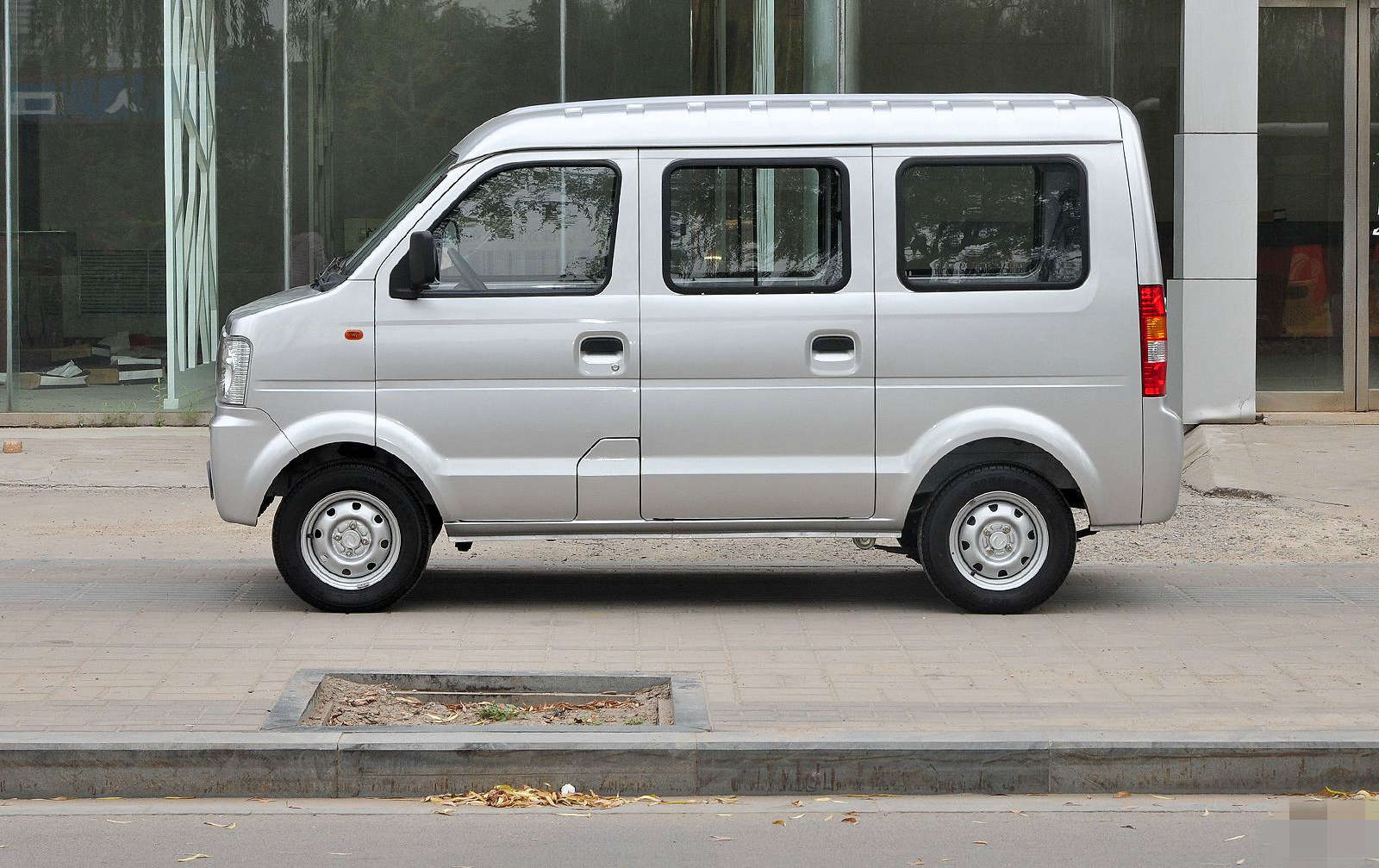 领你欣赏东风小康v07s的霸气外观