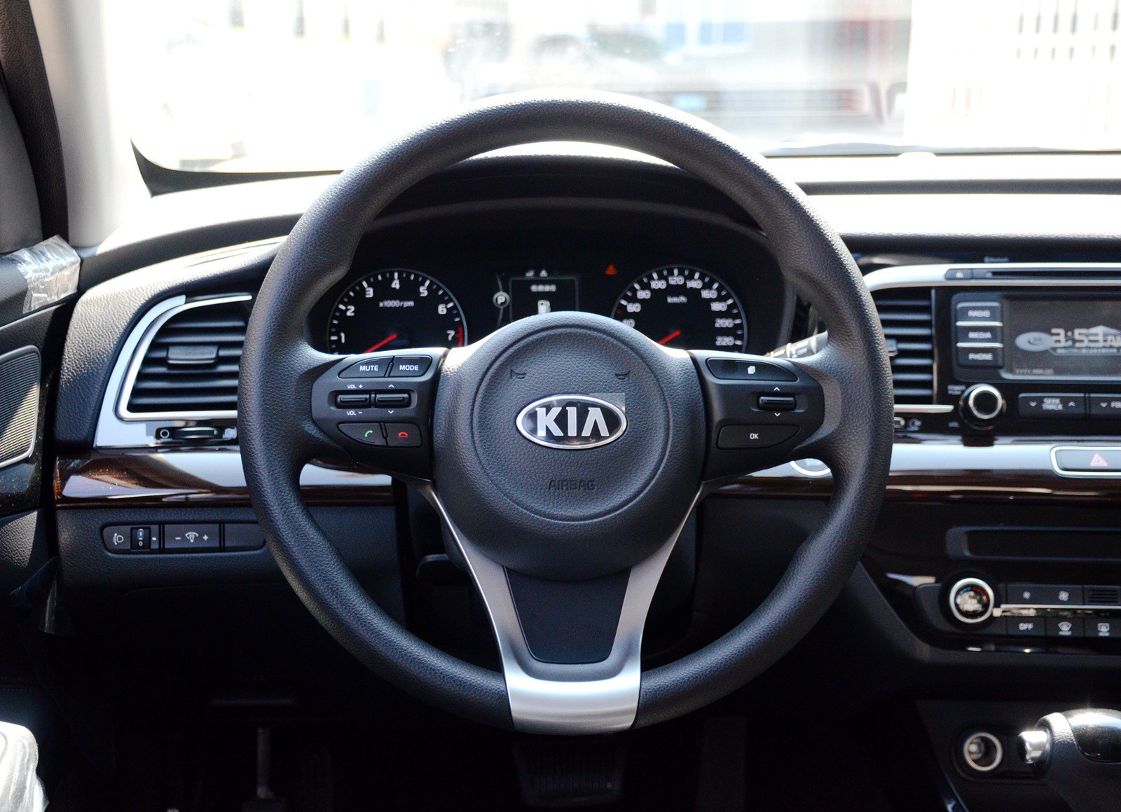 对起亚k4外观和内饰的品鉴