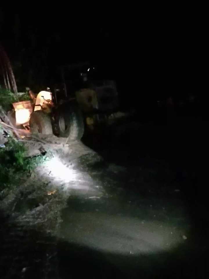 山体滑坡!桐庐一家五人被两处泥石流围困