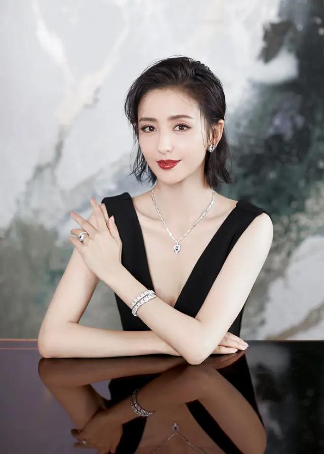 佟丽娅美照,国色天香!