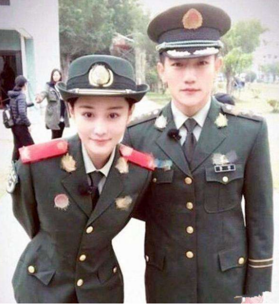 张馨予何捷军婚引发热议,婆媳关系首度曝光,网友:意料之外!
