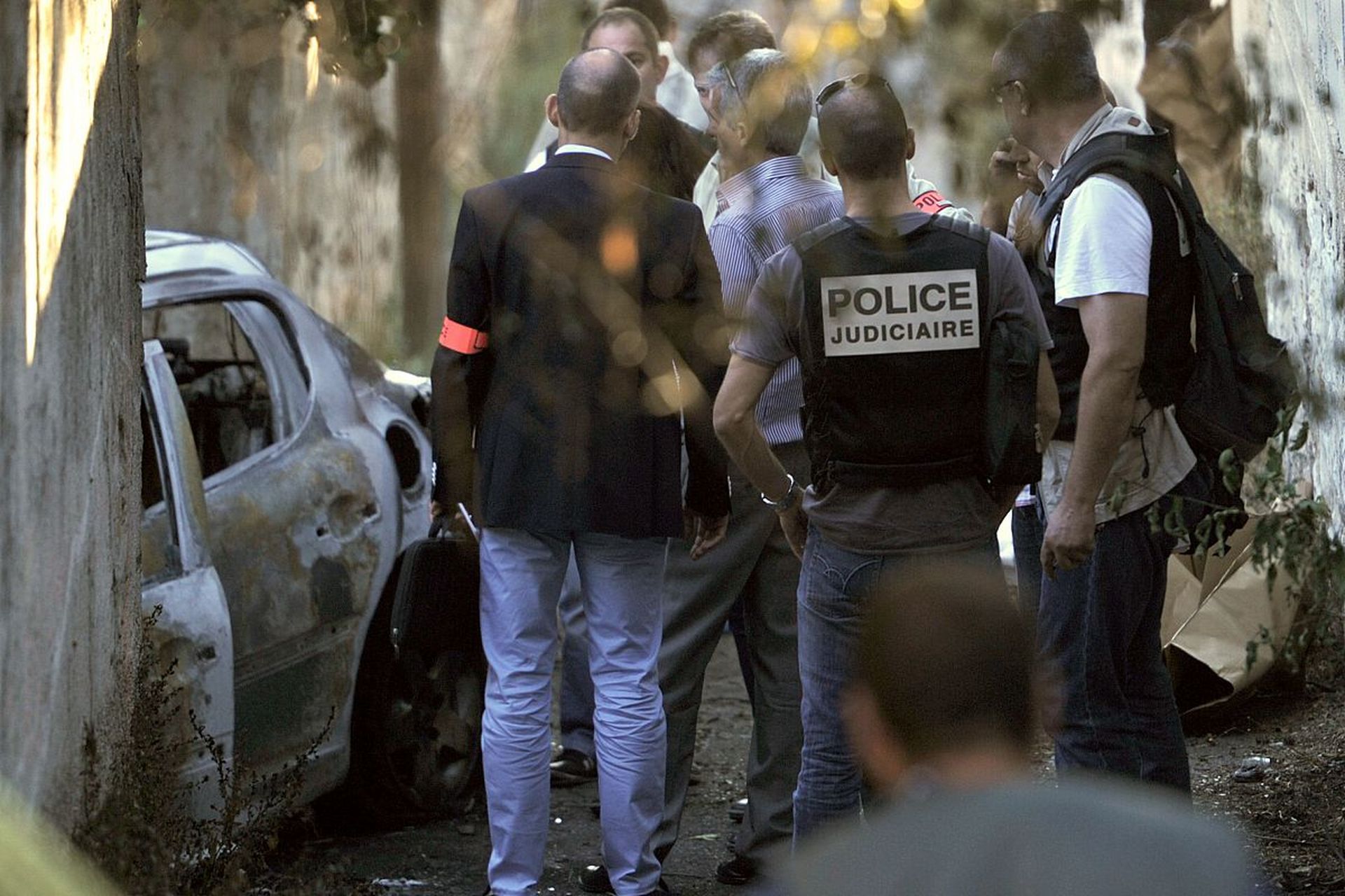 跪杀弗洛伊德的美国警察狱中被刺# #弗洛伊德#  美国前警察德雷克