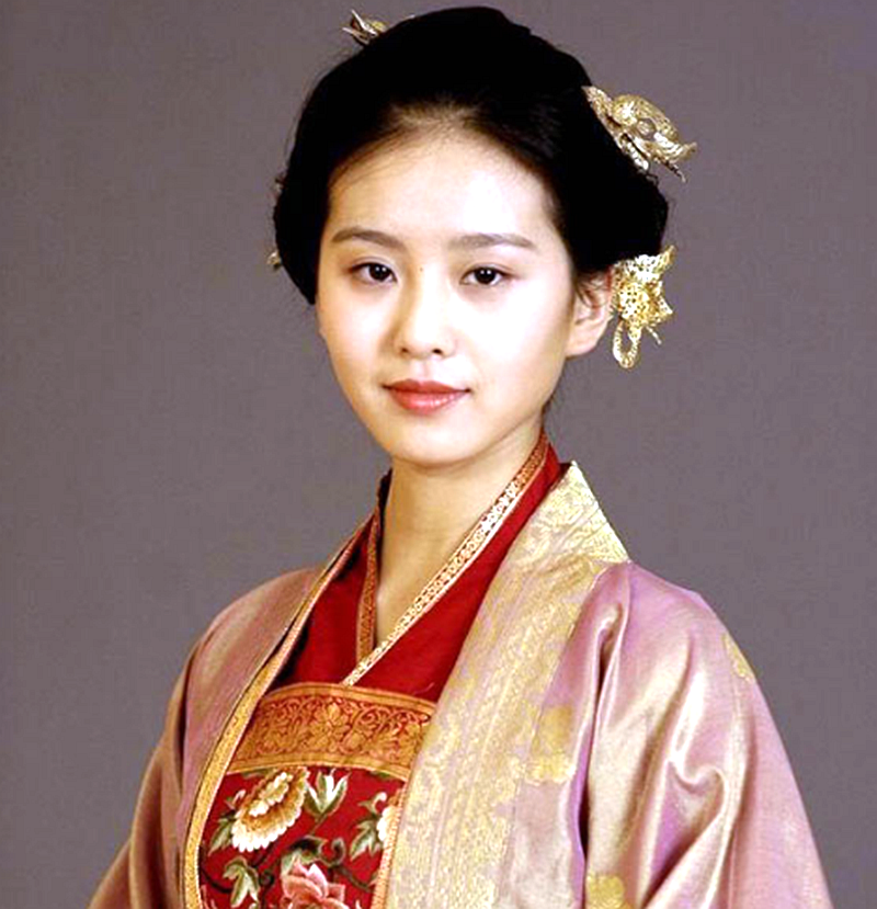 彭于晏饰演杨七郎,时光好像并没有在彭于晏脸上留下痕