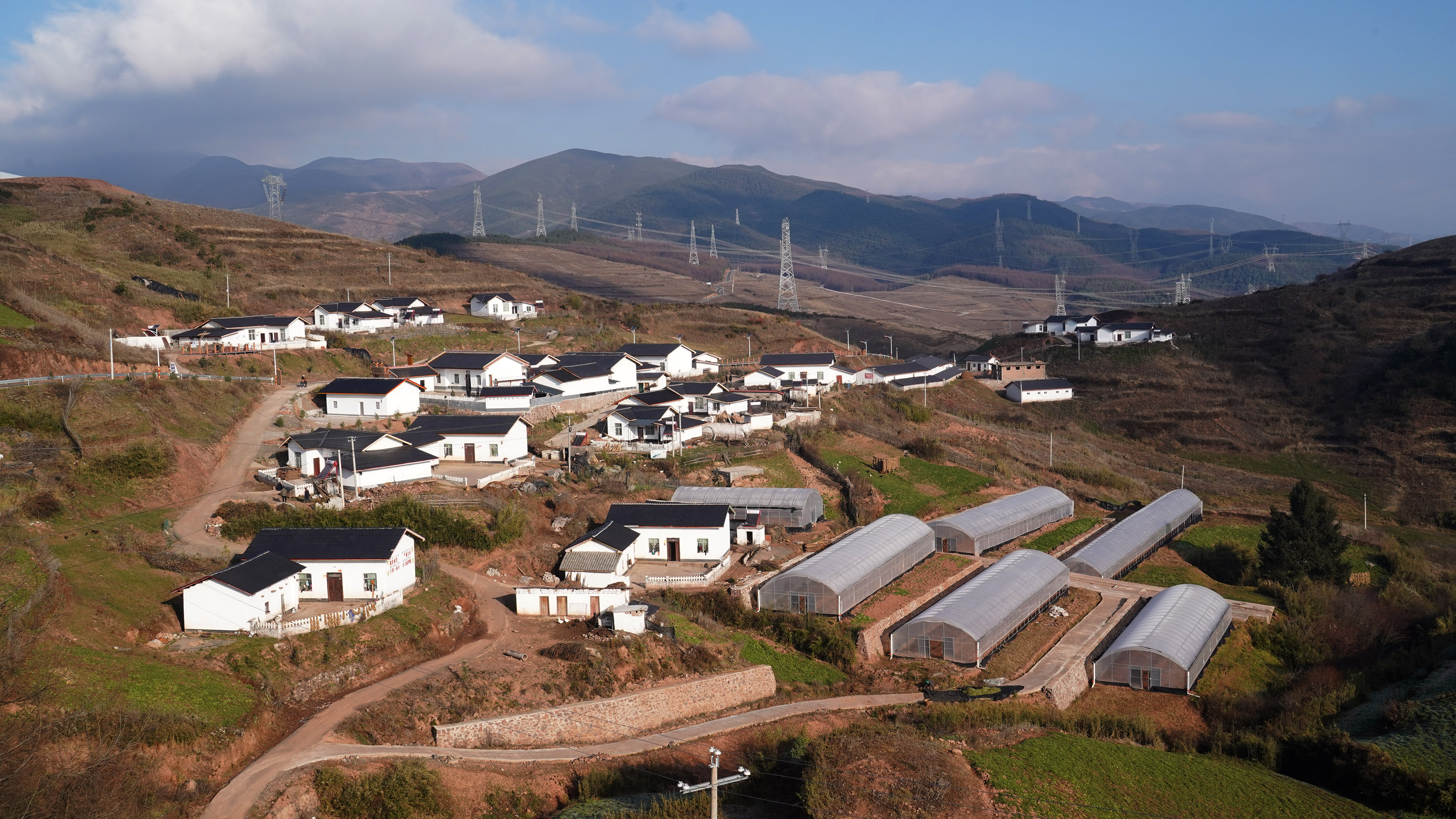 新华社照片,成都,2020年3月6日    四川昭觉:三村新貌折射大凉山巨变