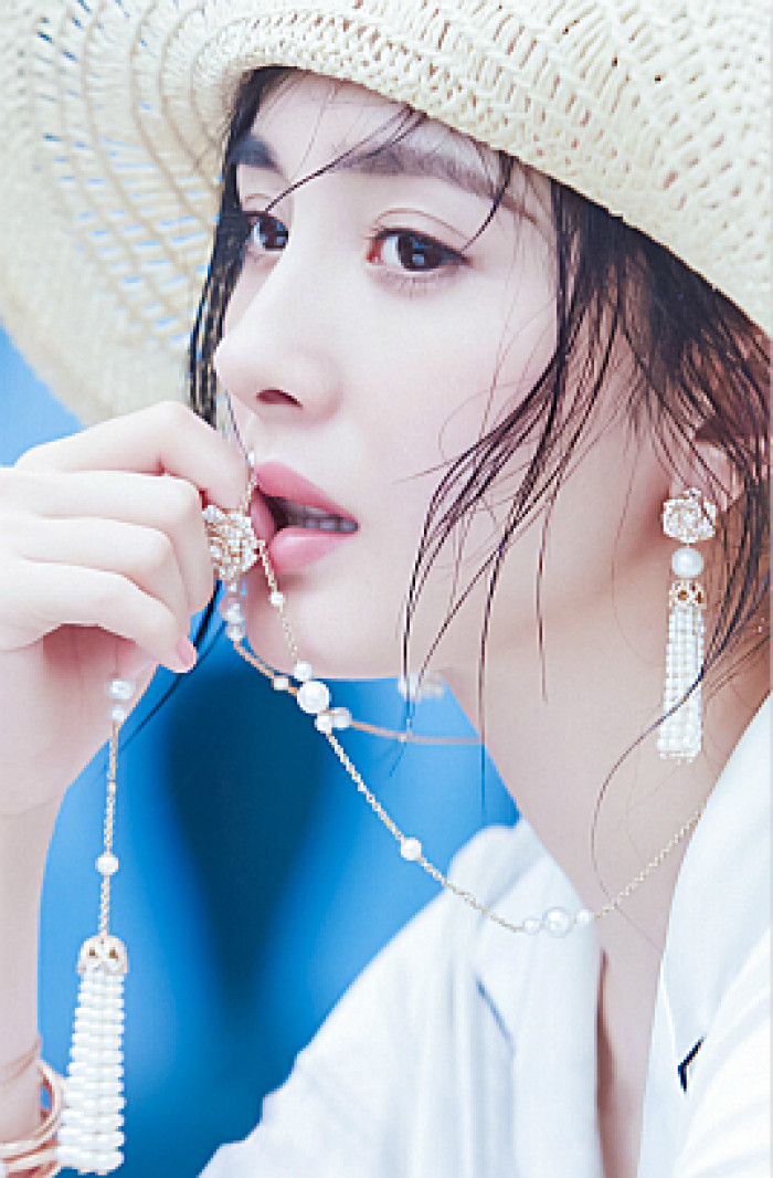 票选"最美侧颜女神",娄艺潇美背加分,热巴惊艳,你觉得
